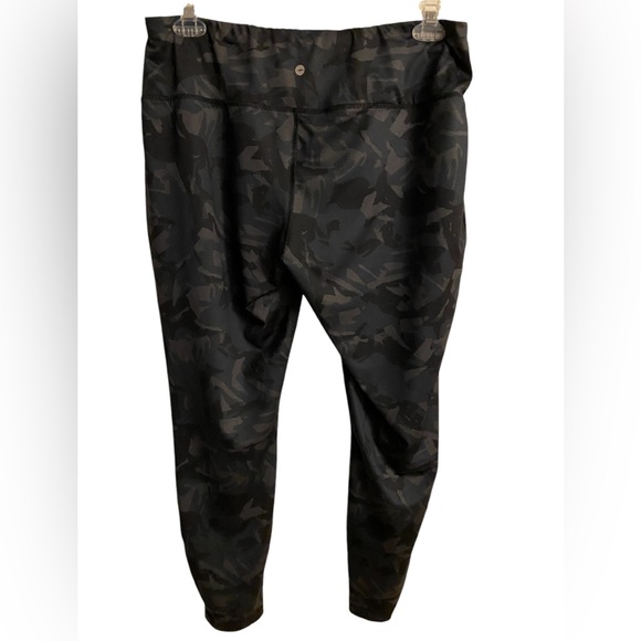 Avia leggings Womens size XL color gray & black camo print - Picture 3 of 6